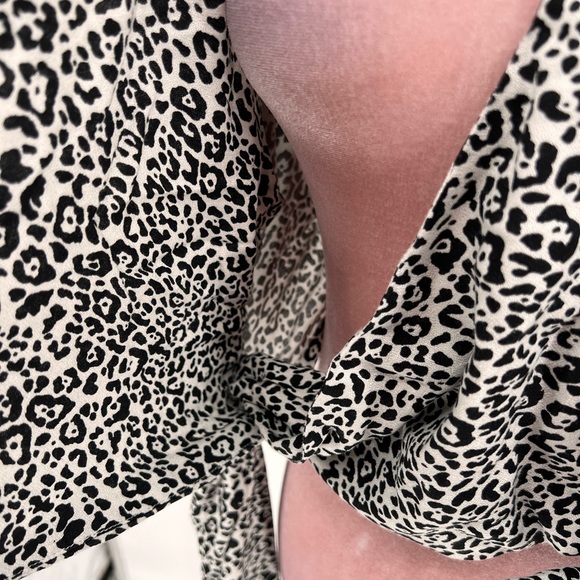 NWT Elan Cropped Wrap Top - Picture 13 of 14